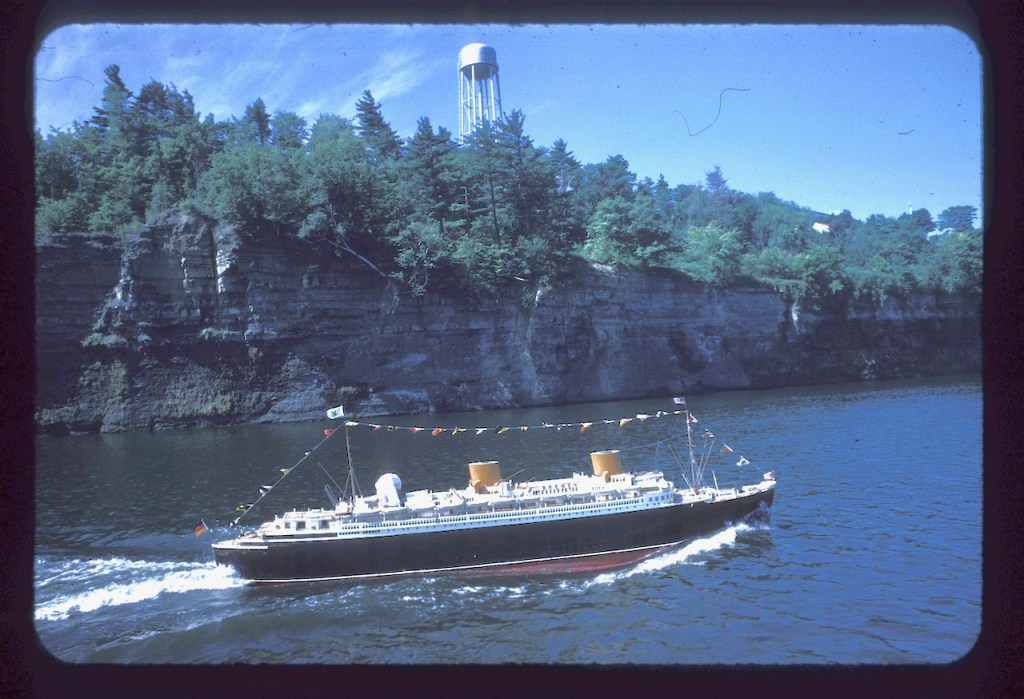 Lilliputians Cruise the Barge&nbsp;Canal